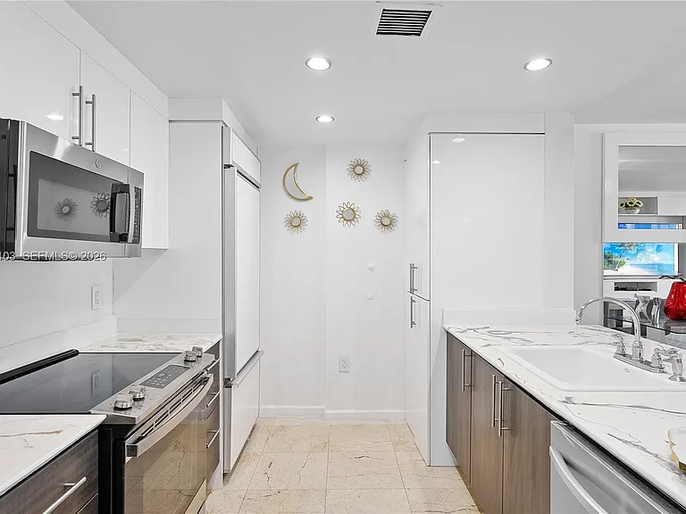 10275 Collins Ave #807 — Photo 11