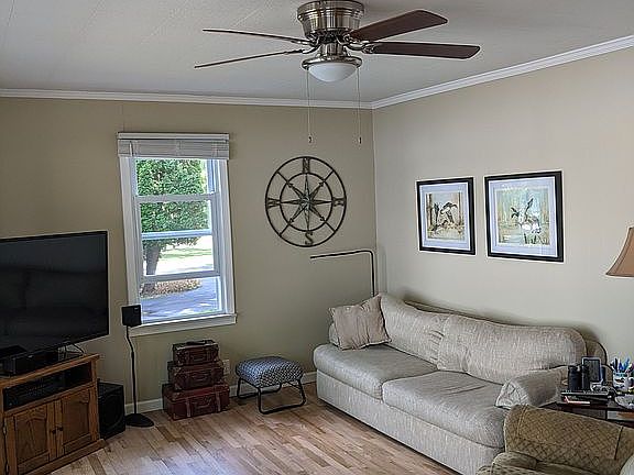 5th image of 1322 S Lake Dr