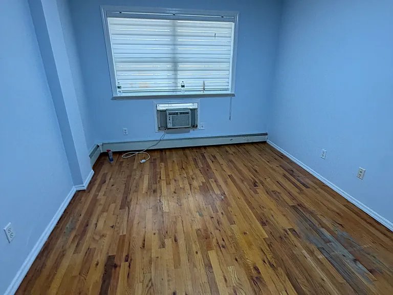 Bay 38 St — Photo 5