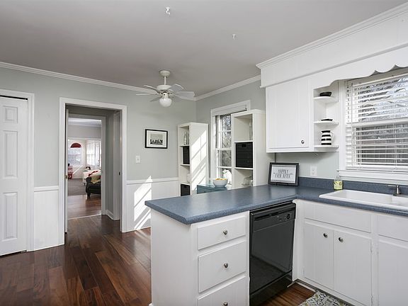 5th image of 7 Chateau Dr