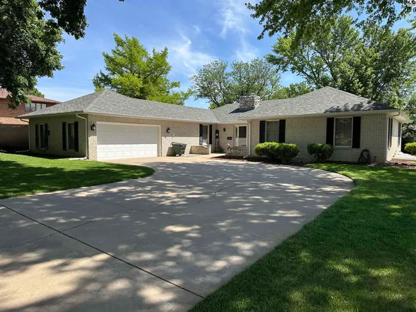430 Saratoga Ct, Pratt, KS 67124