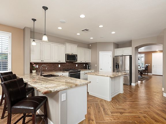 2nd image of 998 E Cierra Cir