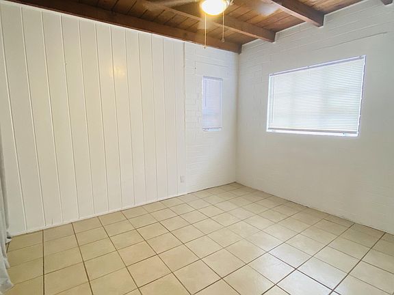3rd image of 917 N Columbus Blvd #1