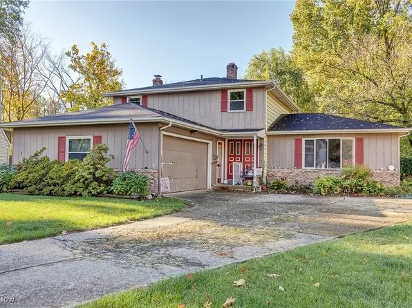 4666 Brendan Cir, North Olmsted, OH 44070