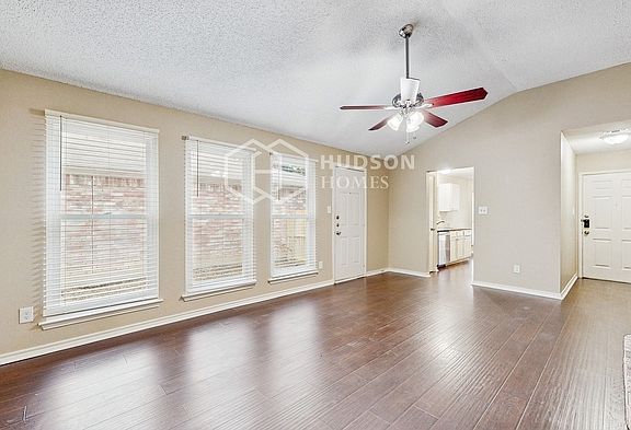 4th image of 302 Moss Hill Dr