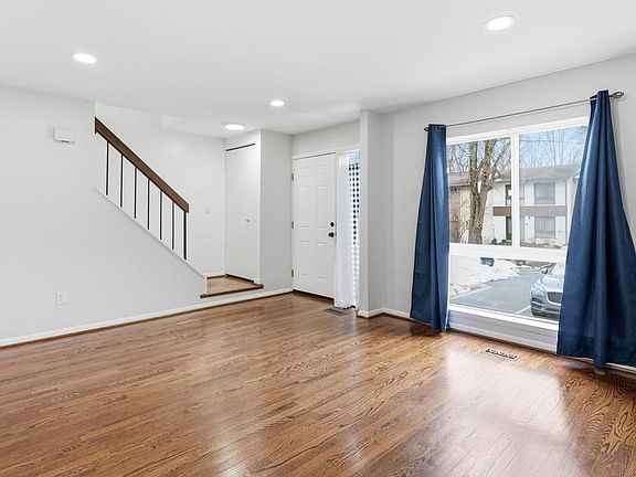 5th image of 11825 Coopers Ct