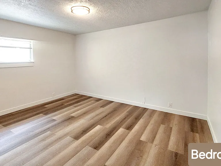 715 E Parker Ln #4 — Photo 7