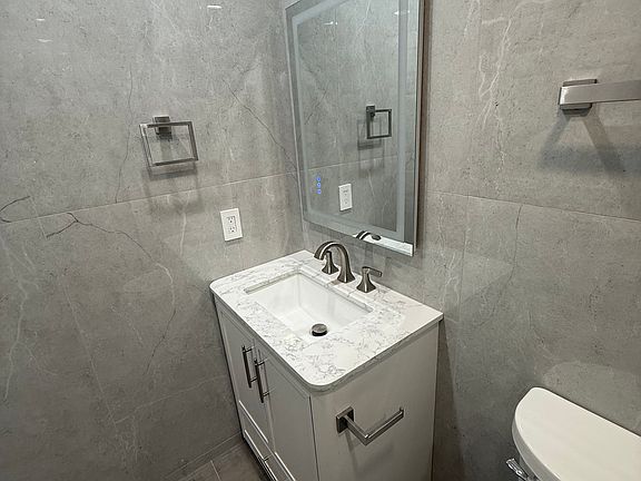 5th image of 16327 Kalisher St