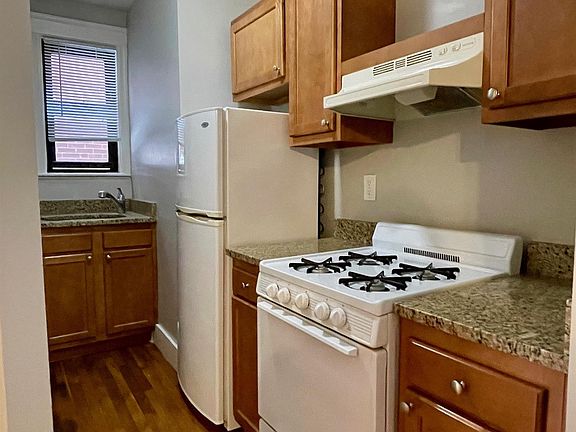 4th image of 48 John F Kennedy St APT 4