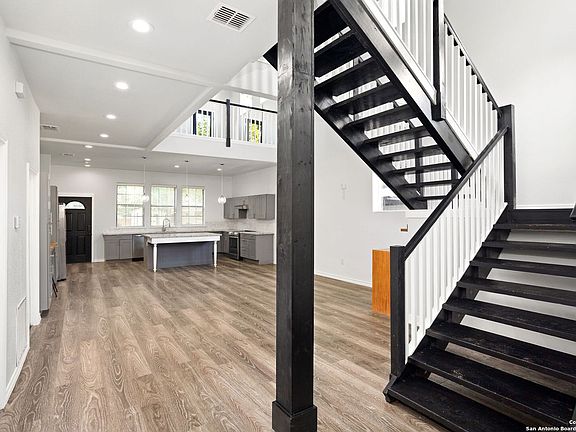 5th image of 131 REHMANN ST