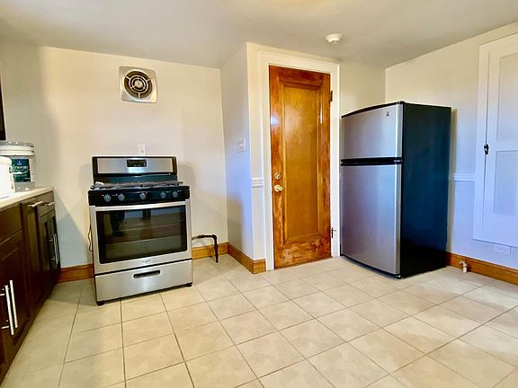 2nd image of 46 Dimmock St #3
