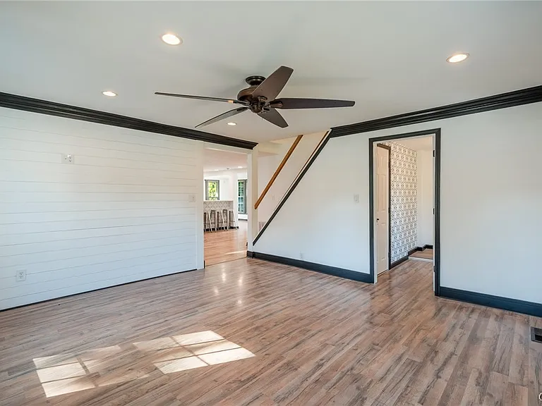 8403 Gaskin Rd — Photo 19