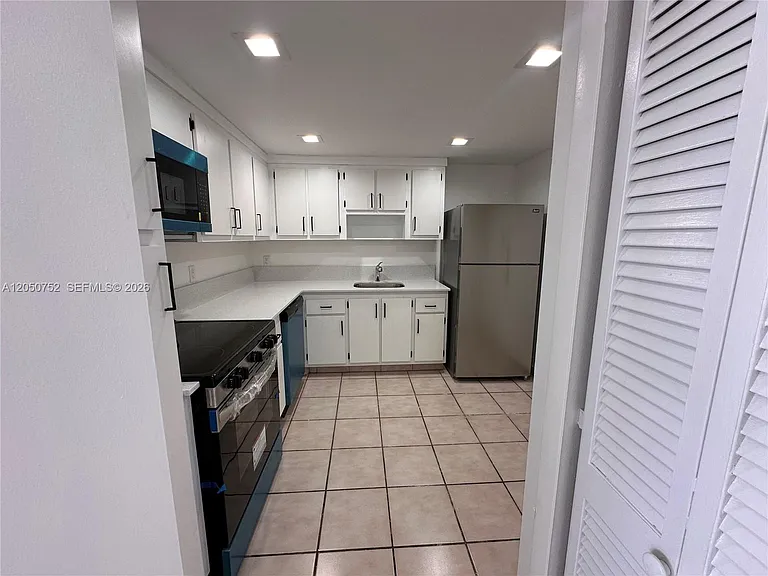 2025 NE 164th St #1008 — Photo 9