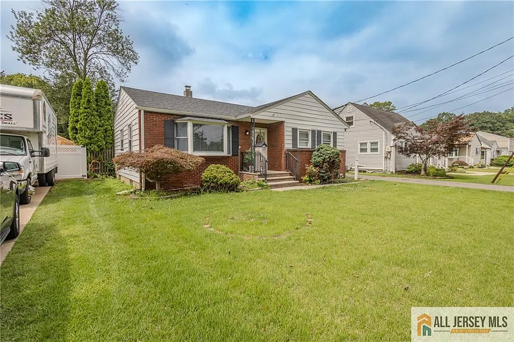 3 bed, 2.0 bath, 964 sqft, $3,500 — Photo 1