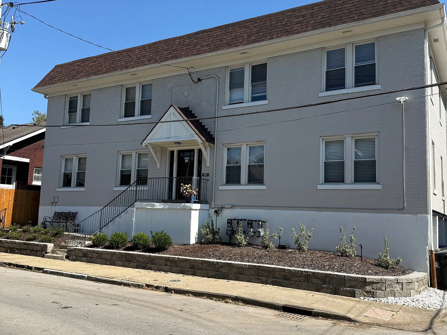 Newly Renovated 2 bedroom & one bath unit — Photo 2