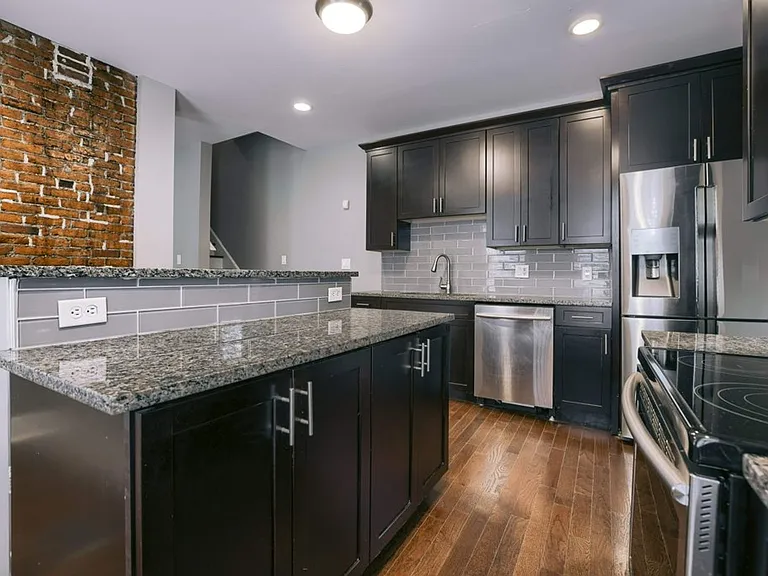 Summit St 788-790 MLR — Photo 8