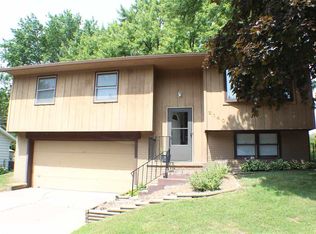 3140 Willow Dr, Bettendorf, IA 52722