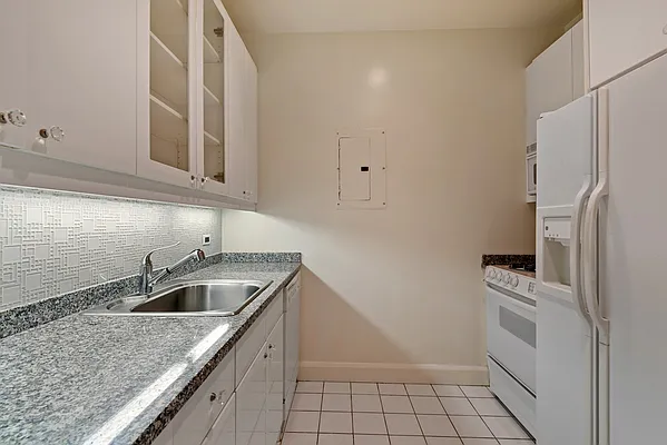 Rented by Corcoran | media 23