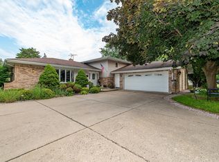 6737 Willow Springs Rd, Countryside, IL 60525