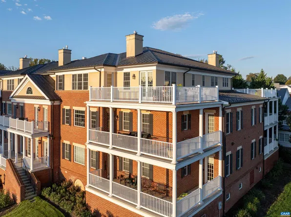 435 White Gables Ln APT 302, Charlottesville, VA 22903