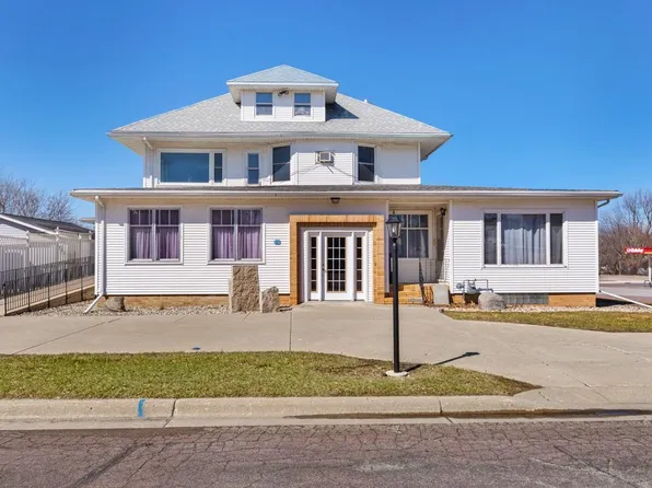 321 Plum St, Lakefield, MN 56150