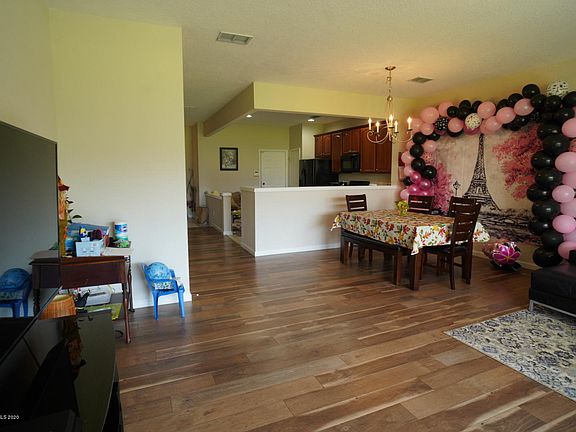 4th image of 15024 Bellinkoff Ln