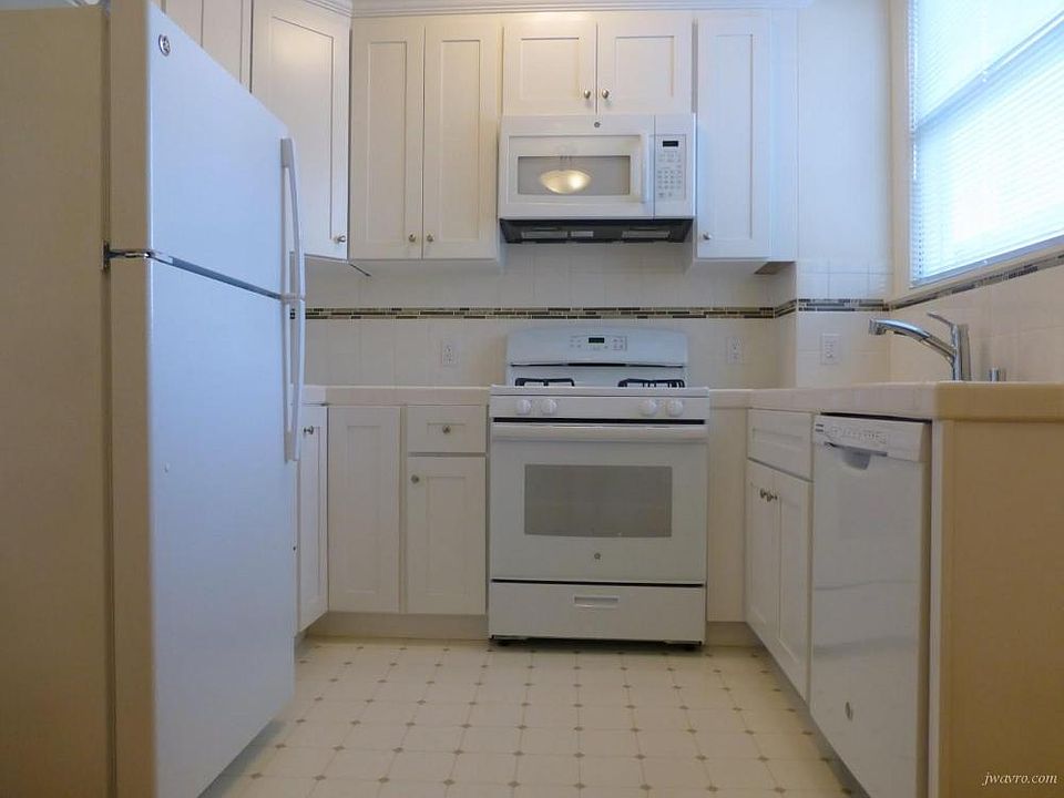 1st image of 2325 Jackson St #302