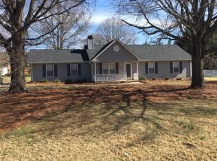 585 Country View Dr, Winston Salem, NC 27107