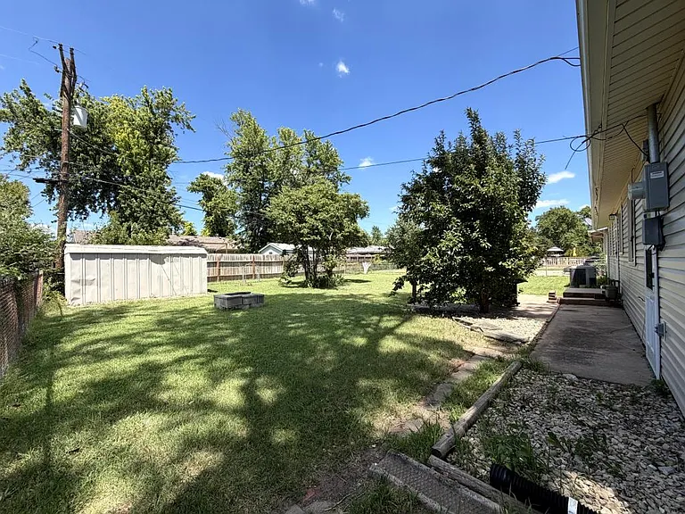 1302 E 13th Ave — Photo 18