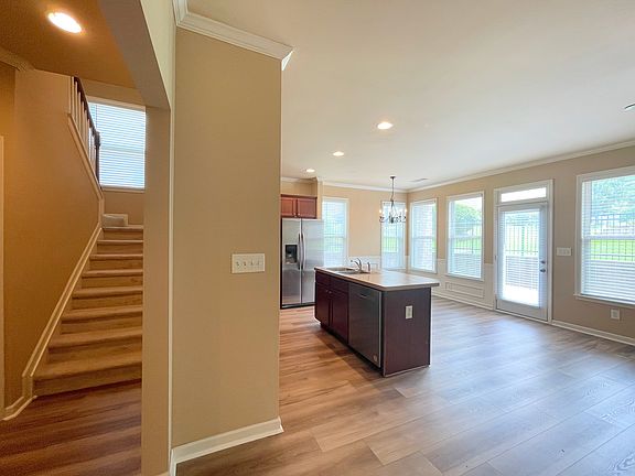 4th image of 989 Parkside Wood Ct