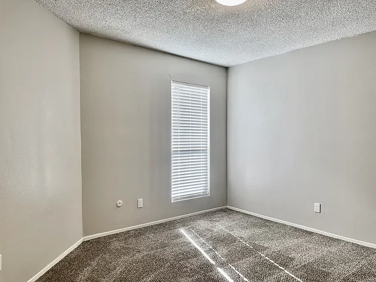 7505 Pennsylvania NE - A — Photo 12