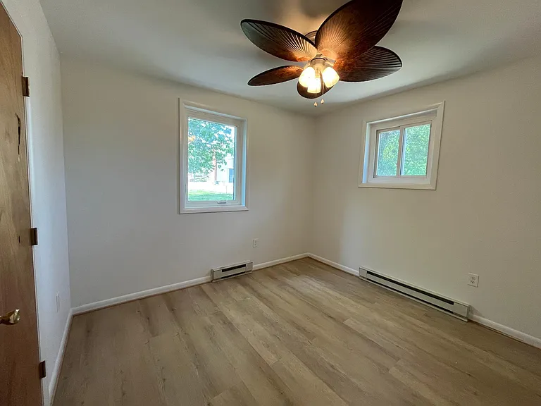 402 President Ln #B — Photo 11
