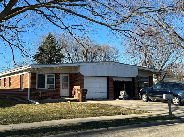 301 Irene Ave, Rochelle, IL 61068