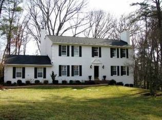 1075 Pensive Ln, Great Falls, VA 22066