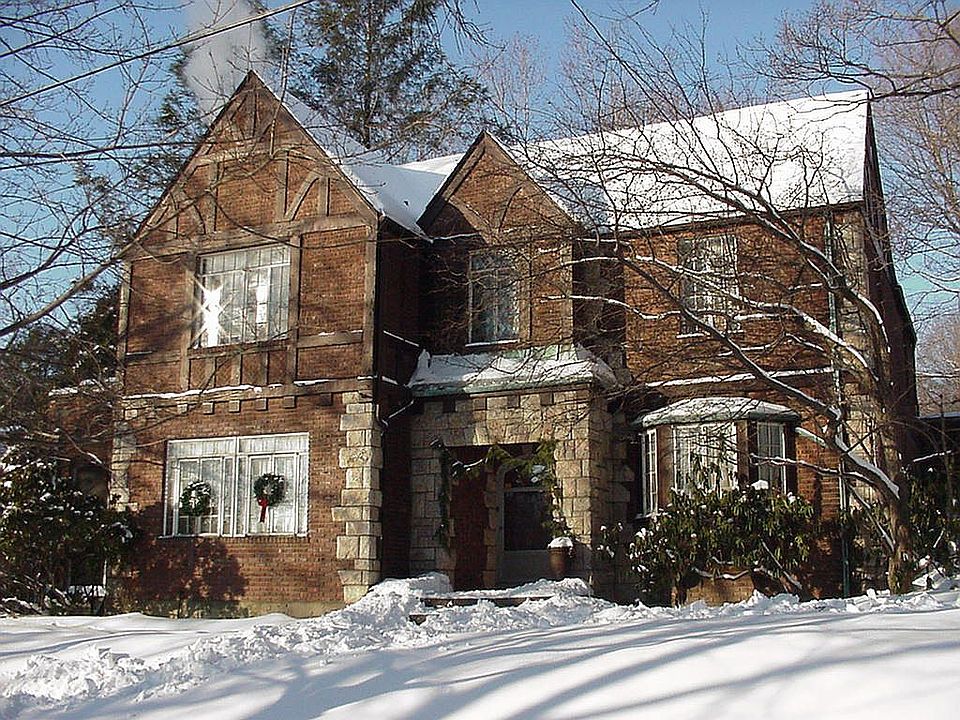 winter photo front of house