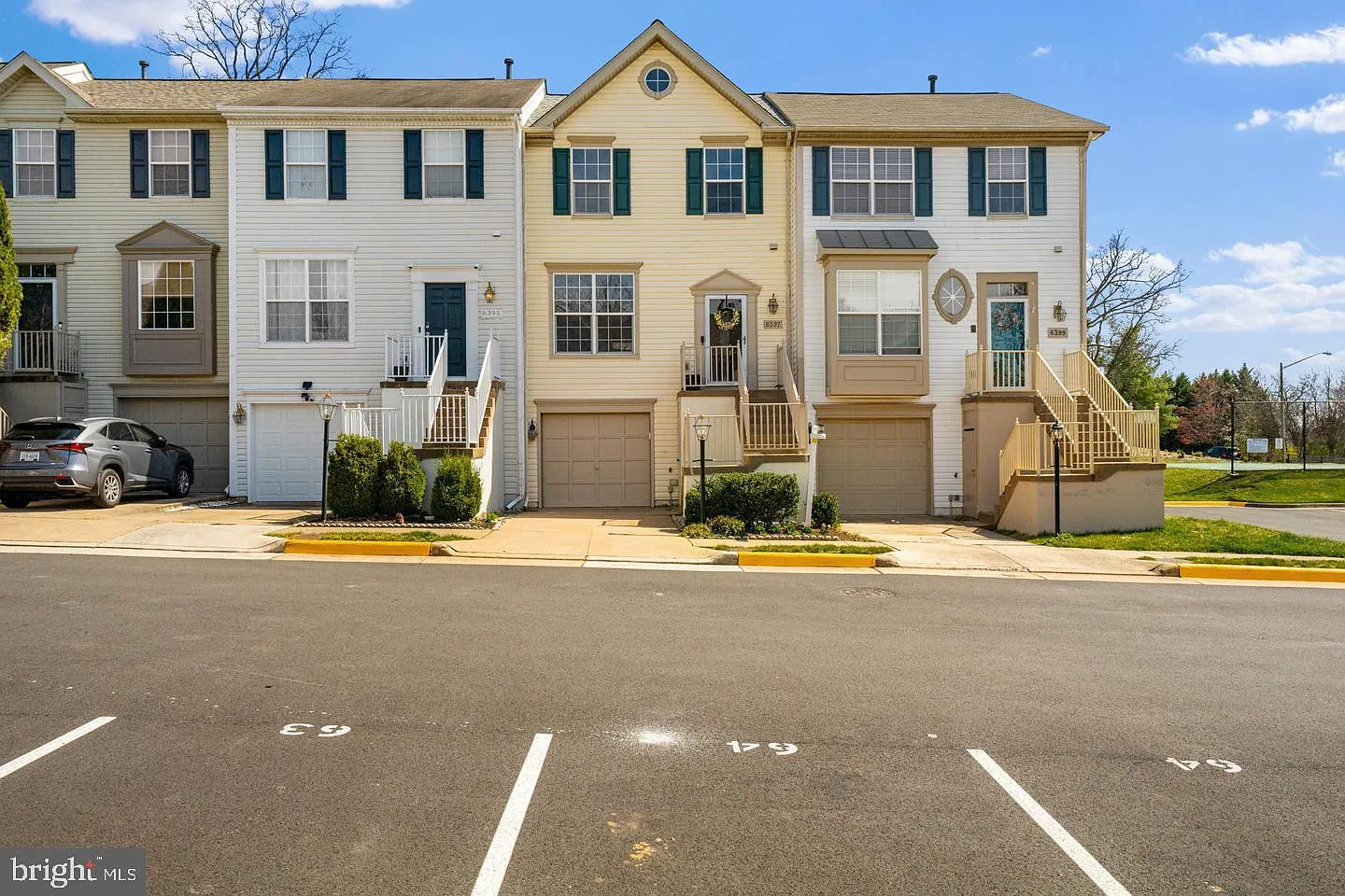 3 bed, 3.5 bath, 1652 sqft, $3,190 — Photo 2