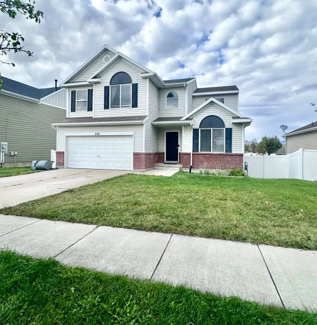 Gorgeous and Spacious 5 Bedroom House — Photo 1