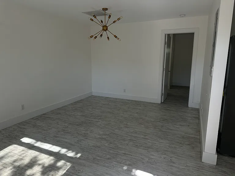 35 SW 6th St #2 — Photo 10