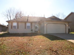 7301 SW 27th St, Topeka, KS 66614
