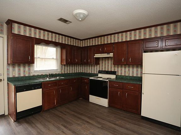 3rd image of 104A Lindsay Ct