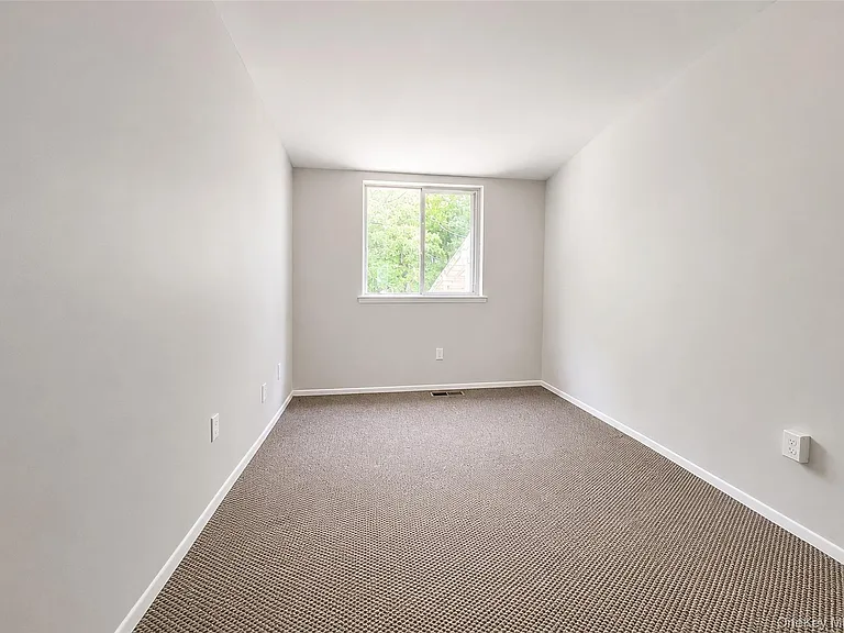 136 Hill Cres — Photo 10