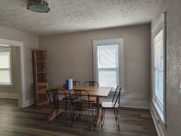 4th image of 218 E Walnut St