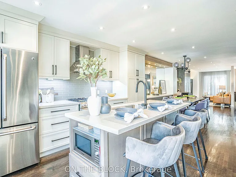 49 Leslie St — Photo 10