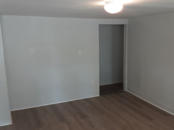 128 Center St APT 1