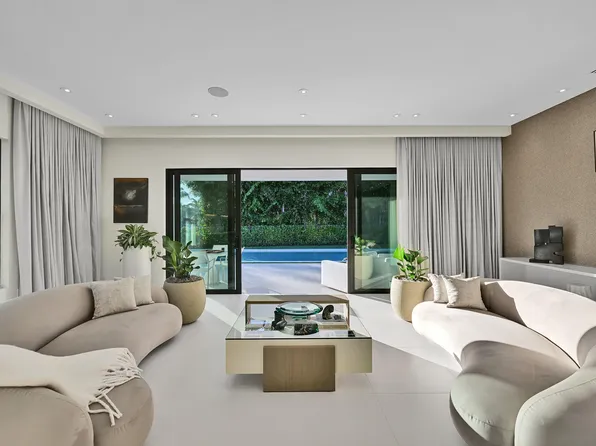 8538 Apple Falls Lane, Boca Raton, FL 33496