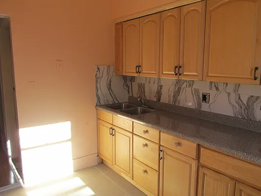 Rented by Windsor Homes Realty Corp | media 16