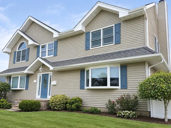 122 Dorothy Drive, East Meadow, NY 11554