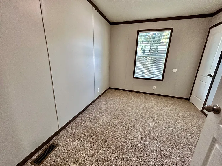 Hickory Knoll — Photo 39