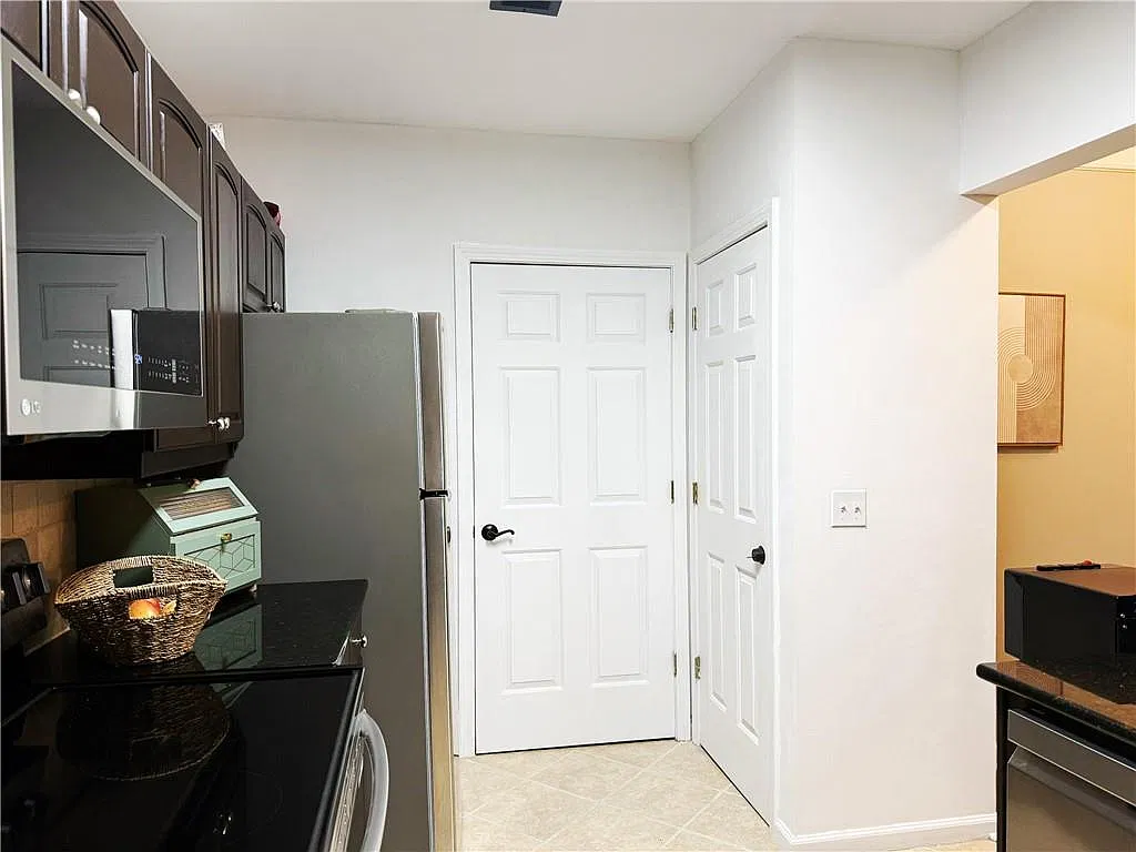 3334 Peachtree Rd NE — Photo 4
