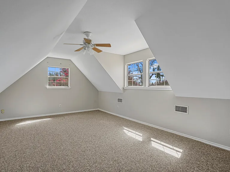 1419 Sweetgum Cir — Photo 20